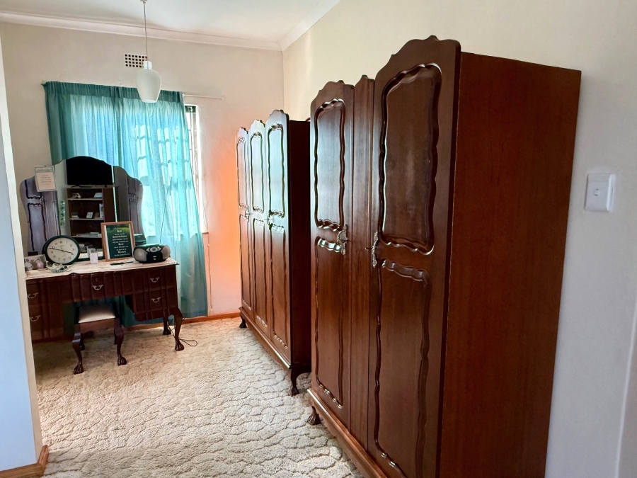 4 Bedroom Property for Sale in Bergzicht Western Cape